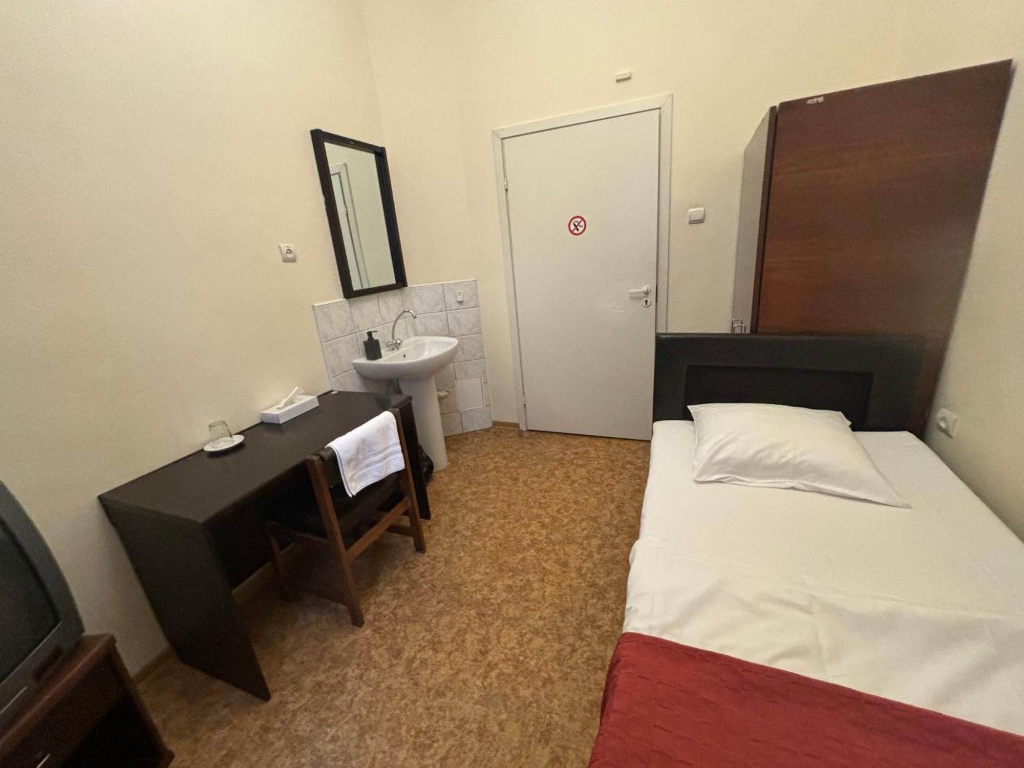 ريغا Hostel Viktorija With Private Rooms المظهر الخارجي الصورة